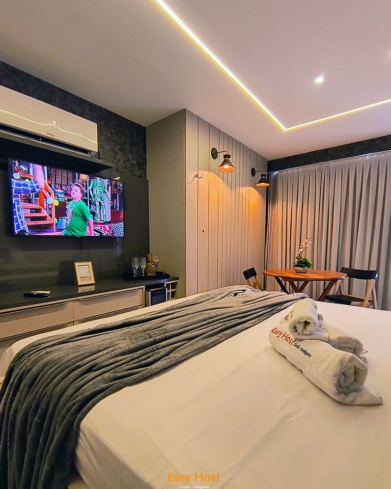 Studio 703. Neo Duos Intermares  - By EasyHost