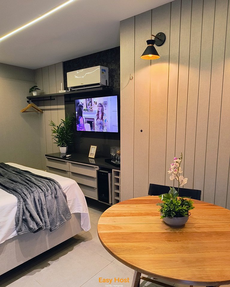Studio 703. Neo Duos Intermares  - By EasyHost